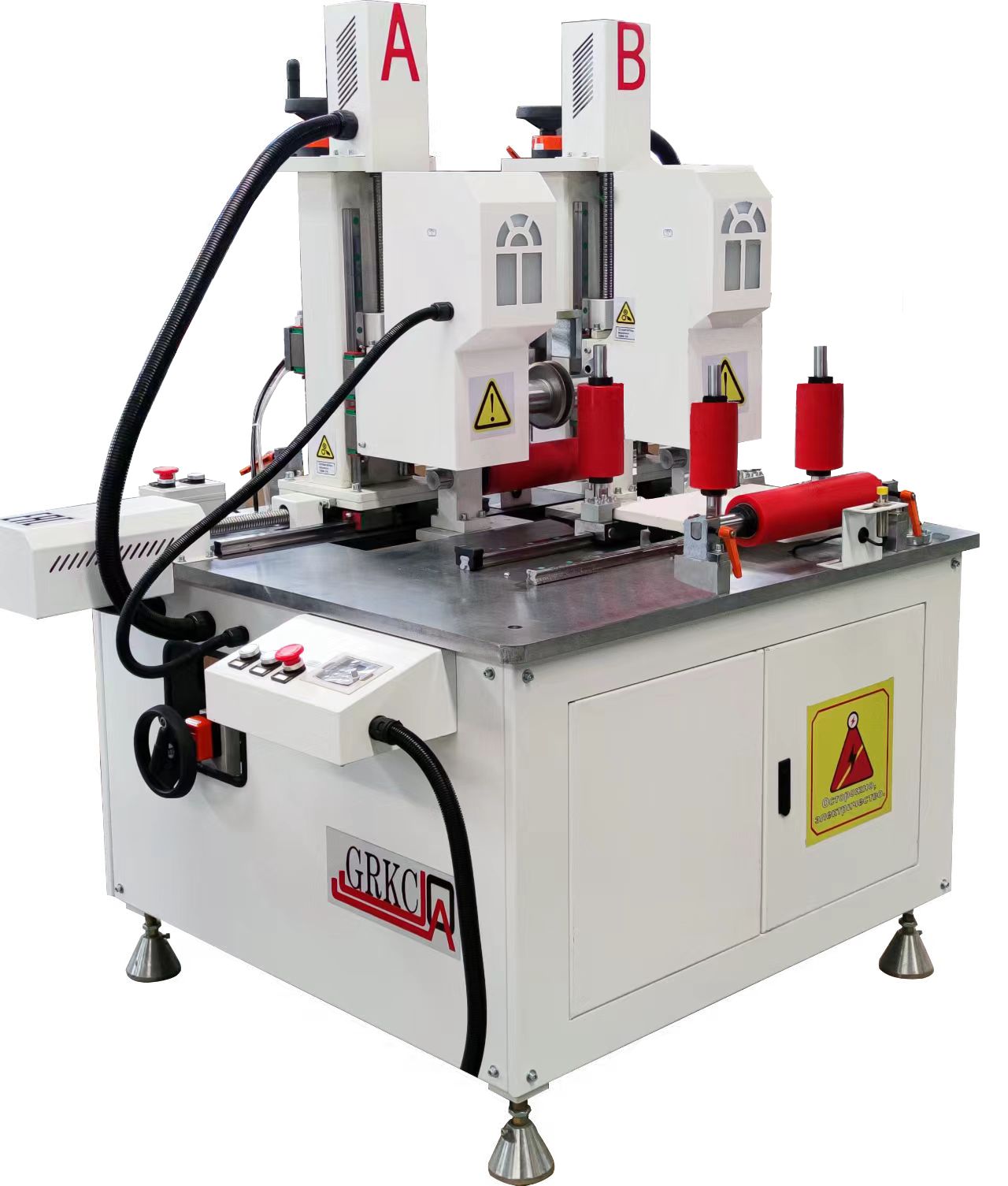 在隔熱斷橋鋁型材的生產過程中，設備的選擇直接影響生產效率和產品質量